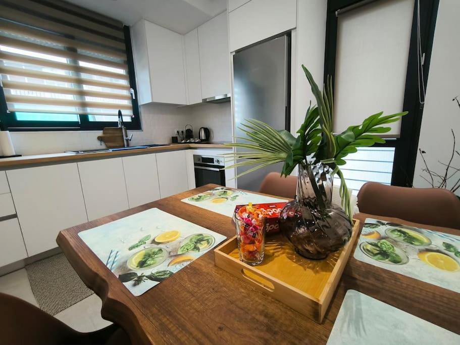 אתונה Floral Home 2 - 1St Floor Apt With Private Parking! מראה חיצוני תמונה