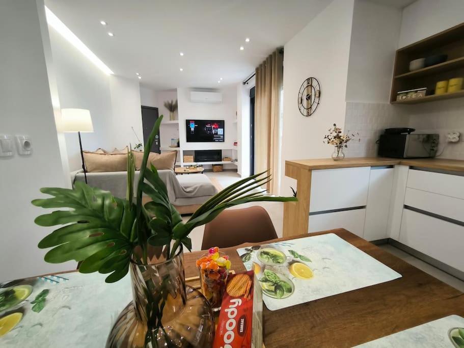 אתונה Floral Home 2 - 1St Floor Apt With Private Parking! מראה חיצוני תמונה