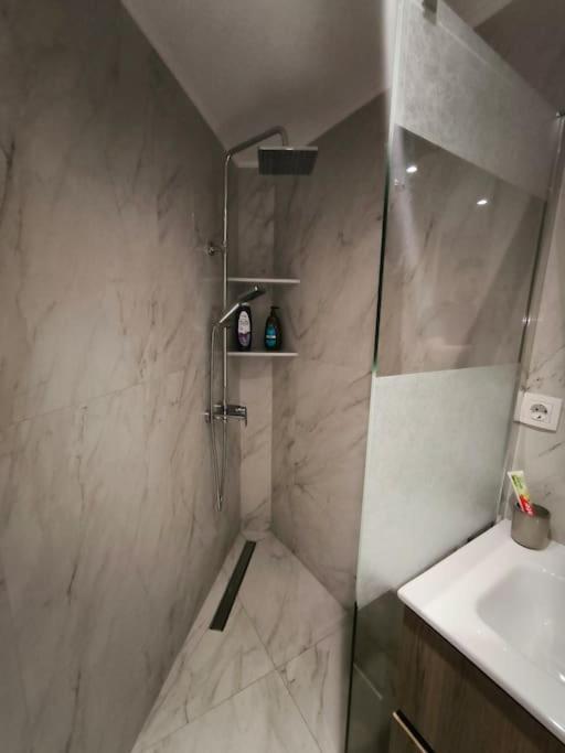 אתונה Floral Home 2 - 1St Floor Apt With Private Parking! מראה חיצוני תמונה